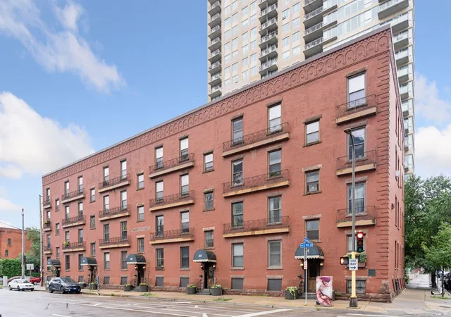 601-s-9th-st-3-minneapolis-mn-55404/hzid_2e18893d