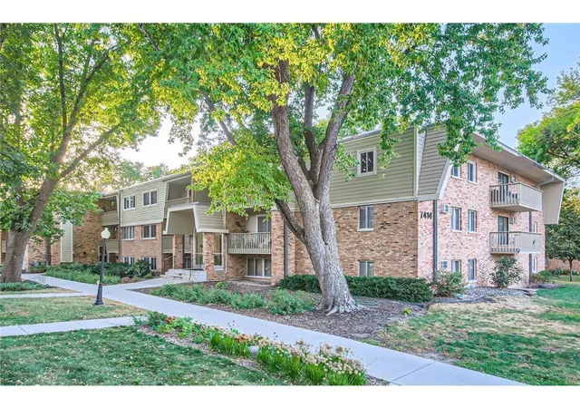 7414-w-22nd-st-114-saint-louis-park-mn-55426/hzid_b6223ab2