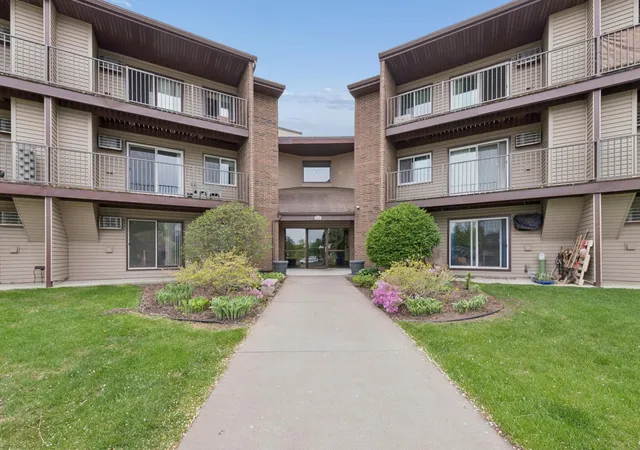3440-golfview-dr-121-eagan-mn-55123/hzid_bef4e0ac