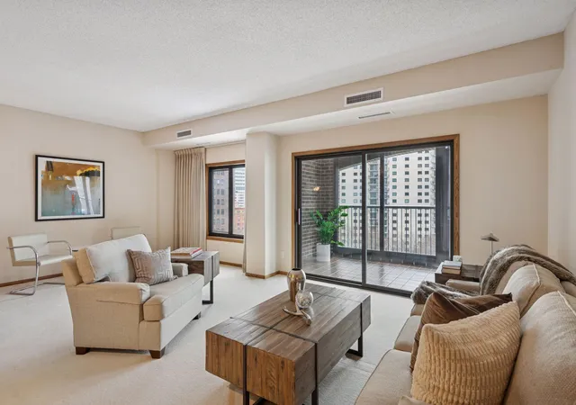 1235-yale-pl-908-minneapolis-mn-55403/hzid_ee75652d