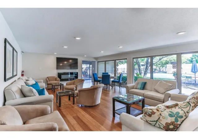 6328-barrie-rd-2f-edina-mn-55435/hzid_e2f81709