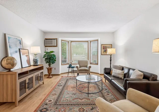 2425-e-franklin-ave-209-minneapolis-mn-55406/hzid_58bc478a