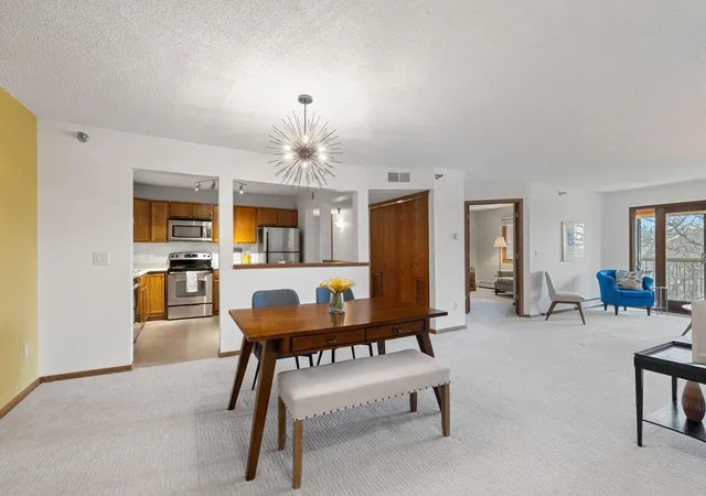 6085-rowland-rd-312-minnetonka-mn-55343/hzid_8c0a4602
