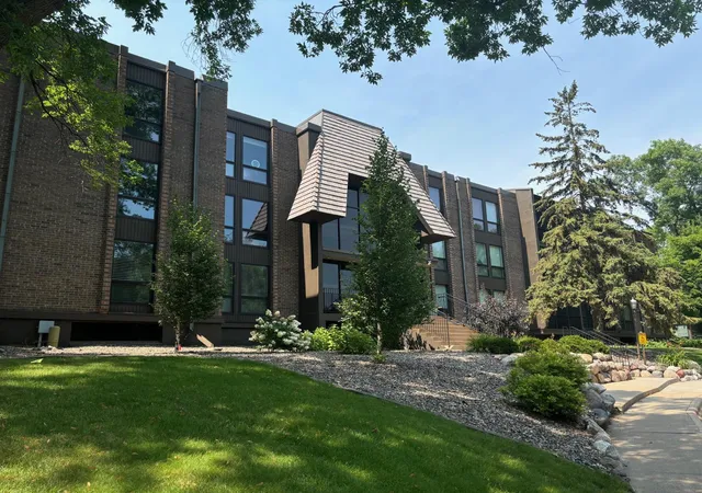 6075-lincoln-dr-201-edina-mn-55436/hzid_6234074e