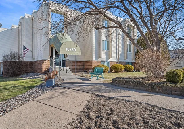 10750-rockford-rd-313-minneapolis-mn-55442/hzid_d5fc2630