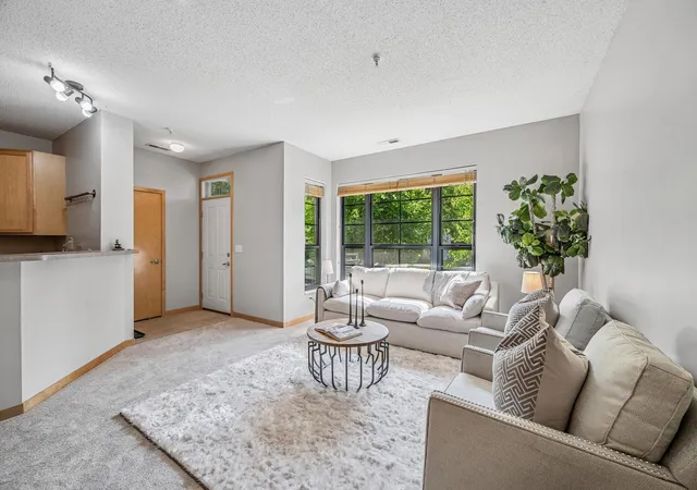 820-emerald-st-110-saint-paul-mn-55114/hzid_da9ed4ce