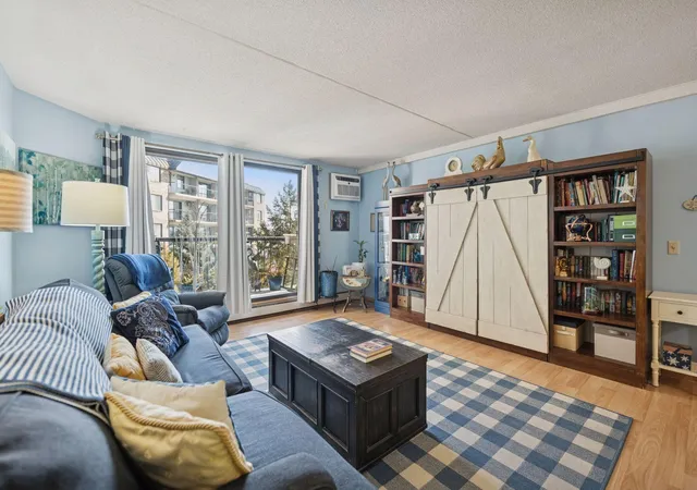 2601-kenzie-ter-330-saint-anthony-mn-55418/hzid_cc62f5d7