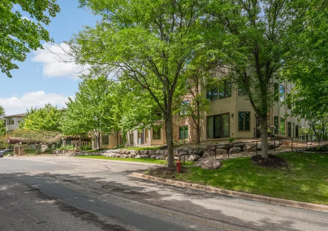 5985-rowland-rd-302-hopkins-mn-55343/hzid_1957bb0a
