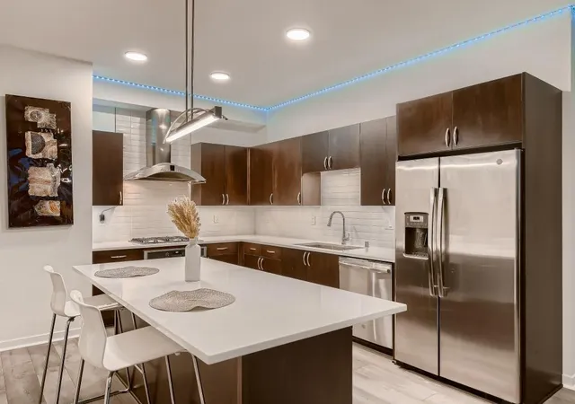 1240-s-2nd-st-1023-minneapolis-mn-55415/hzid_b2083bea