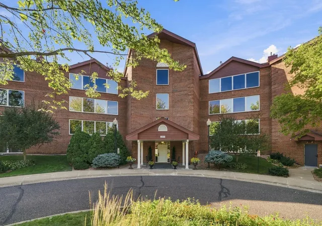1021-sibley-memorial-hwy-404-saint-paul-mn-55118/hzid_7fc4aab0