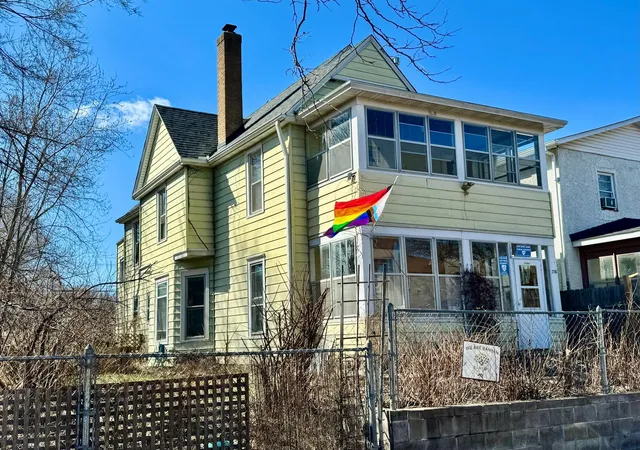 2706-15th-avenue-s-minneapolis-mn-55407/hzid_a7b8f72d