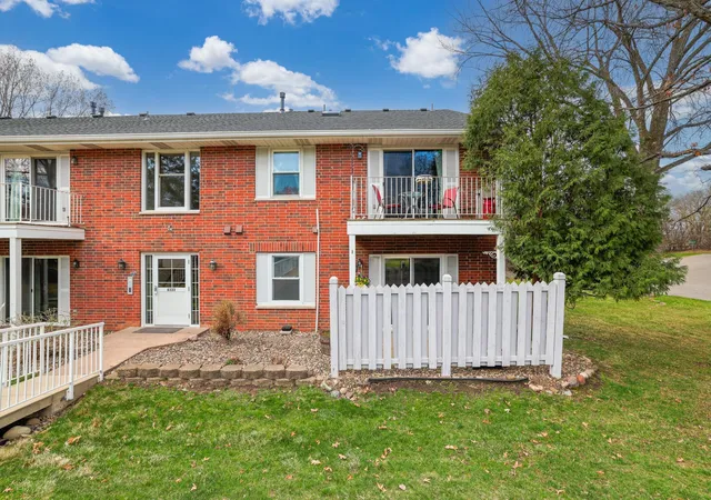6333-alderwood-cir-b-woodbury-mn-55125/hzid_4b770f63