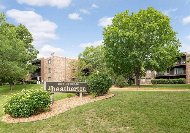 4120-parklawn-ave-222-edina-mn-55435/hzid_e875f57e
