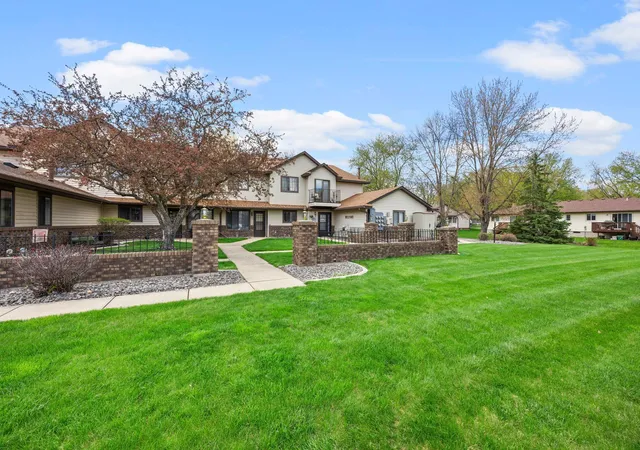 1221-bradford-st-se-hutchinson-mn-55350/hzid_4f31ee4a