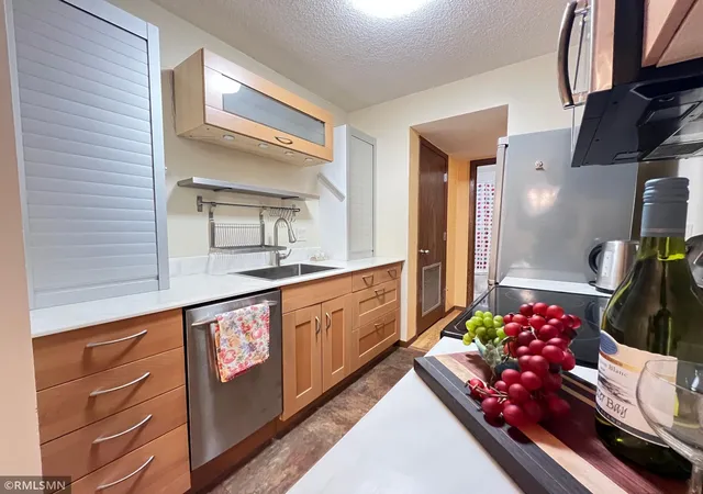 26-10th-street-w-607-saint-paul-mn-55102/hzid_dc72e660