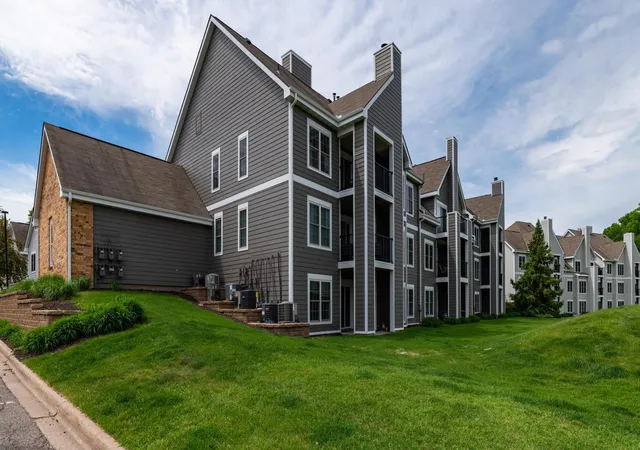 6155-chasewood-pkwy-201-minnetonka-mn-55343/hzid_3c9ddb44