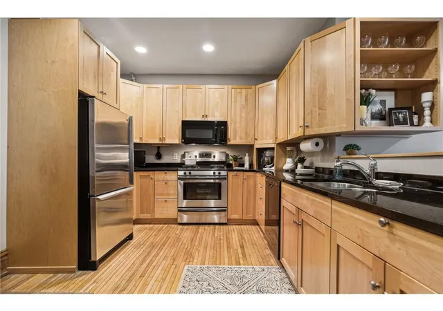 1204-harmon-pl-10-minneapolis-mn-55403/hzid_cd928f83