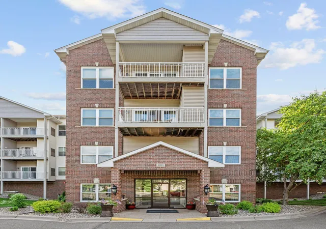 2231-penn-pl-114-north-saint-paul-mn-55109/hzid_2445695e