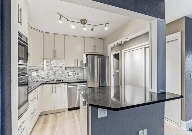 1700-four-oaks-rd-331-eagan-mn-55121/hzid_e8b1cd0a