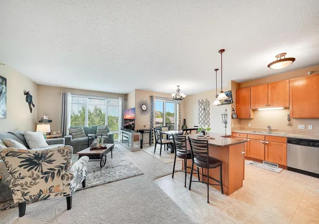 1070-grandview-ct-ne-300-columbia-heights-mn-55421/hzid_91ec99f9