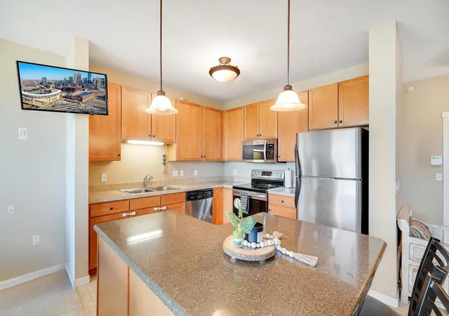 1070-grandview-ct-ne-300-minneapolis-mn-55421/hzid_c0e5f424