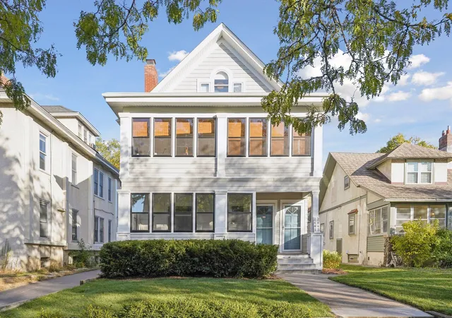 2441-dupont-ave-s-minneapolis-mn-55405/hzid_ffe4b492