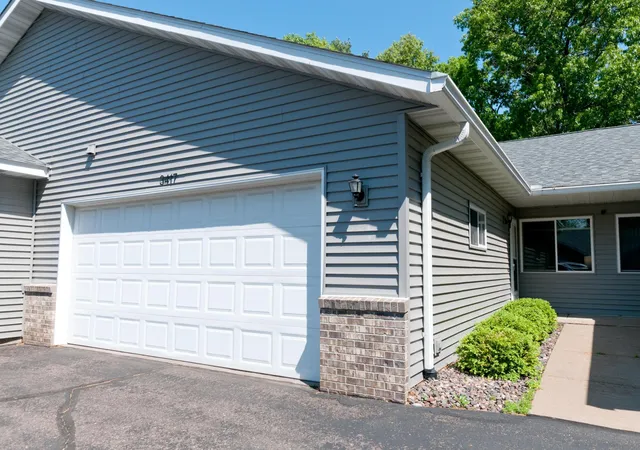 3417-lever-st-eau-claire-wi-54701/hzid_2909b13a