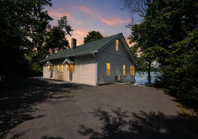 2627-commerce-blvd-mound-mn-55364/hzid_5e179228