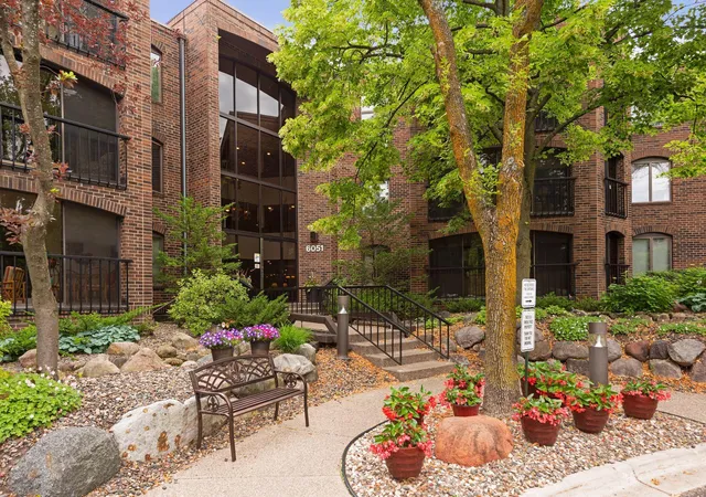 6051-laurel-ave-112-minneapolis-mn-55416/hzid_f19a1061