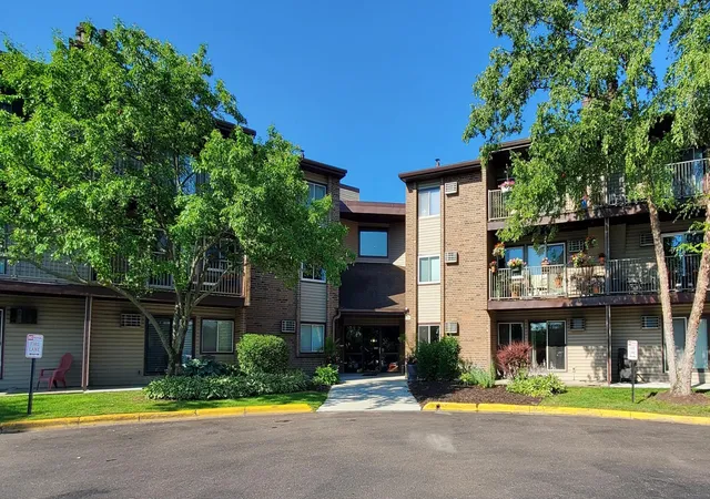 3420-golfview-dr-121-eagan-mn-55123/hzid_dc652494
