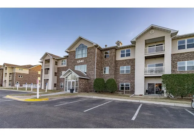 1341-lake-dr-w-b111-chanhassen-mn-55317/hzid_63ba2e09