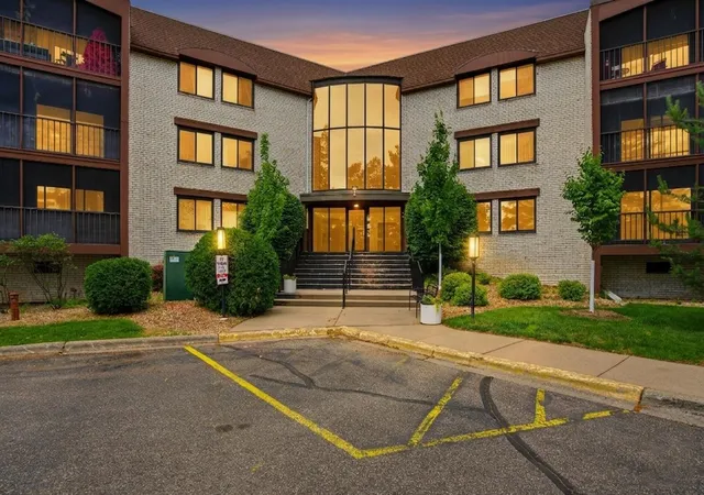 4710-58th-avenue-n-306-minneapolis-mn-55429/hzid_12928796