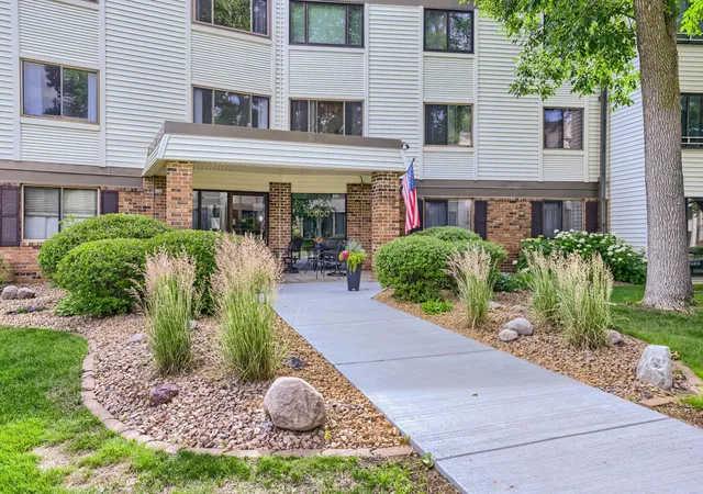 10600-43rd-ave-n-202-plymouth-mn-55442/hzid_ad373907