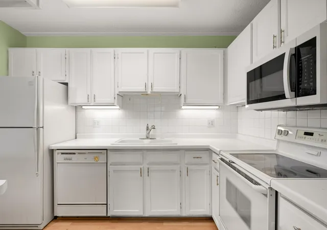 10501-cedar-lake-rd-413-hopkins-mn-55305/hzid_2f14f475