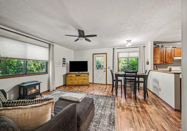 1516-helmo-ave-n-saint-paul-mn-55128/hzid_bfdb5116