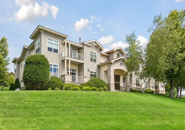 1256-county-road-d-e-101-maplewood-mn-55109/hzid_f0cc05b1