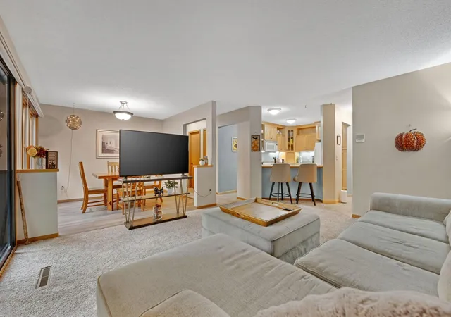 15805-26th-ave-n-b-plymouth-mn-55447/hzid_80cee334