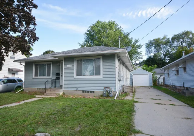 1013-9th-street-ne-rochester-mn-55906/hzid_dc81fe0f