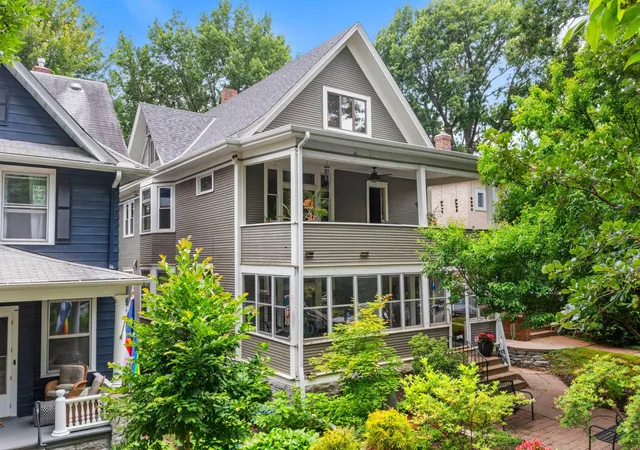 1200-laurel-ave-saint-paul-mn-55104/hzid_77358c75