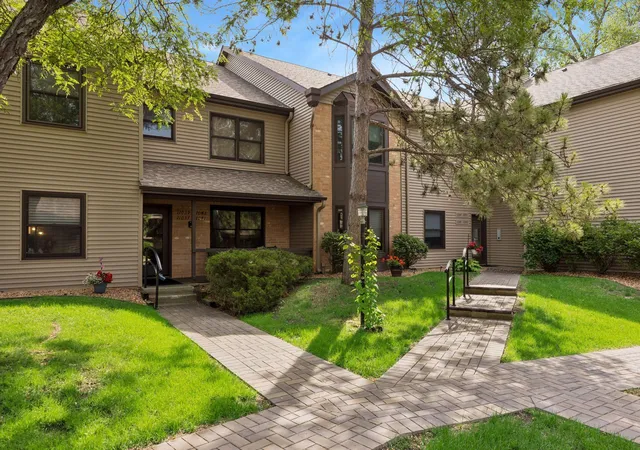 11041-oregon-cir-53-bloomington-mn-55438/hzid_1c75ff7e