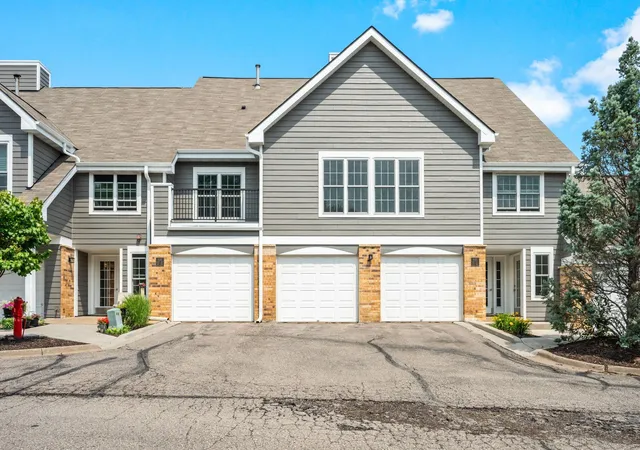 6155-chasewood-pkwy-204-minnetonka-mn-55343/hzid_1b432be4