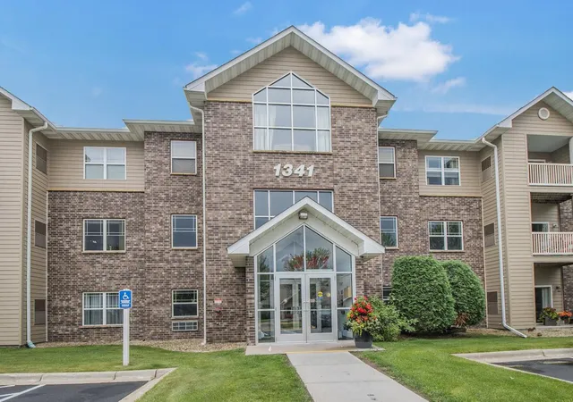 1341-lake-dr-w-b113-chanhassen-mn-55317/hzid_5ae9b11e