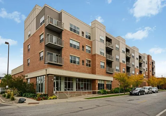 2929-21st-ave-s-202-minneapolis-mn-55407/hzid_c0a6b27f