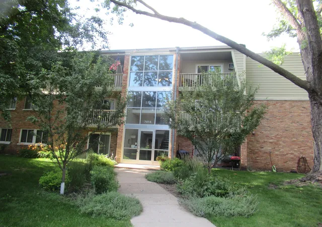 7414-w-22nd-street-212-minneapolis-mn-55426/hzid_085d92b5