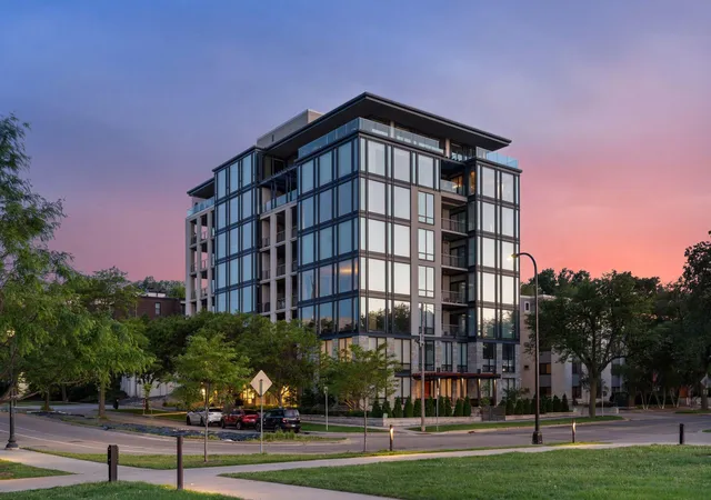 301-kenwood-pkwy-601-minneapolis-mn-55403/hzid_a8310461