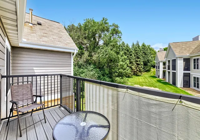 6010-chasewood-pkwy-206-hopkins-mn-55343/hzid_ee23cf3c