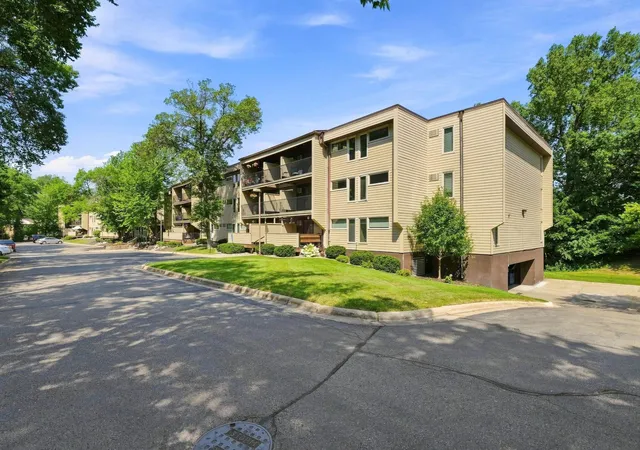 12600-parkwood-dr-308-burnsville-mn-55337/hzid_d55c0d54