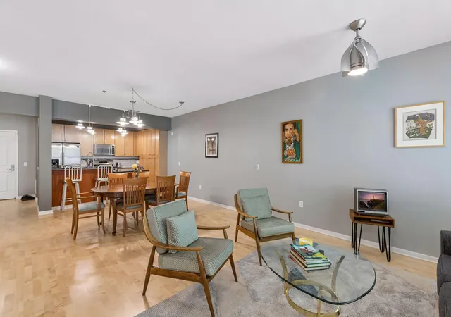 209-8th-street-e-109-saint-paul-mn-55101/hzid_2085266d
