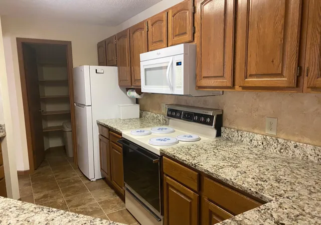 930-lyn-way-203-hastings-mn-55033/hzid_6942505d