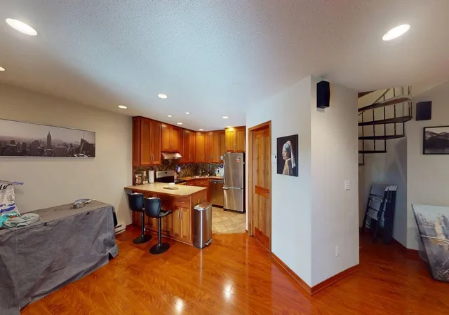 2020-ridge-dr-16-minneapolis-mn-55416/hzid_e3ef18fa